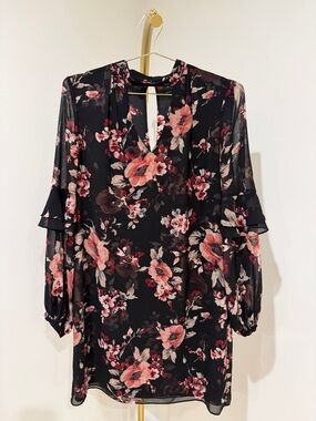 White House Black Market Black Floral Keyhole Tunic